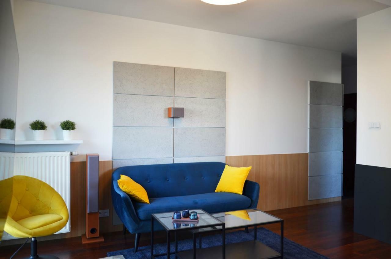 Apartament Aleja Wyścigowa 4c By Homeprime *