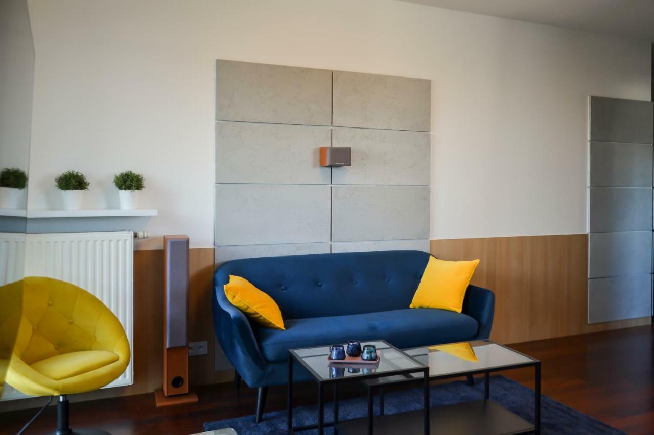 Apartament Aleja Wyścigowa 4c By Homeprime